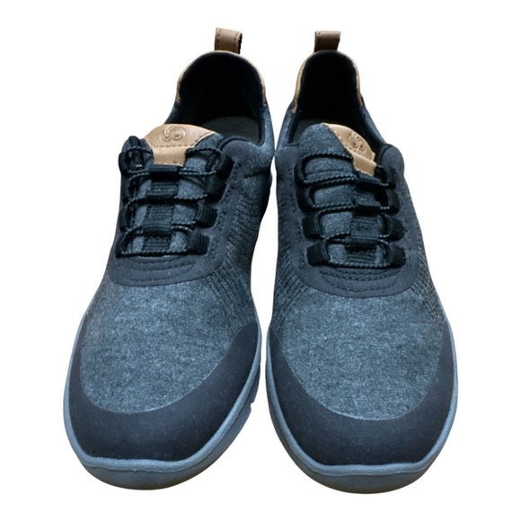 Cloudsteppers by Clarks Gray and Black Sneakers with Lace-Up Design - Picture 1 of 7